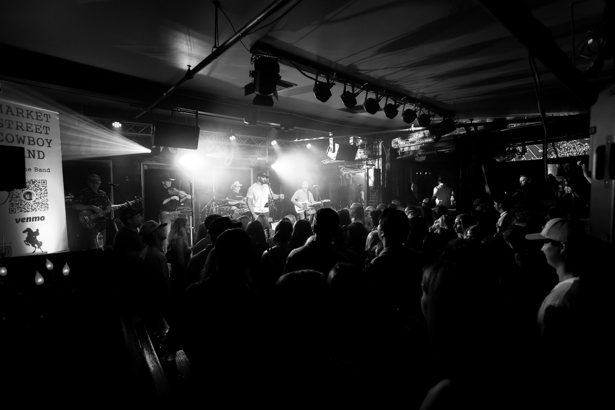Henry’s Music Hall bar